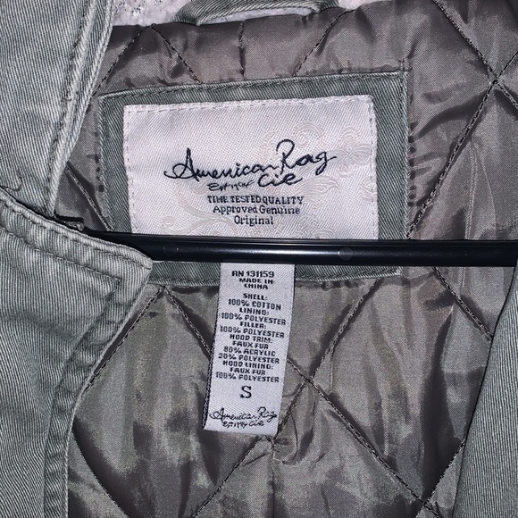 American rag jacket. Sized small. Army green. - Picture 6 of 8